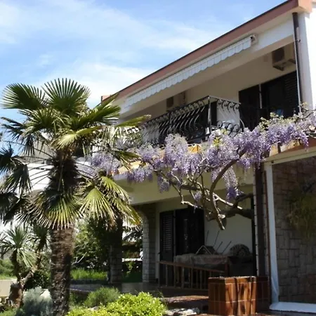 Beachfront 4526-2 * Punat