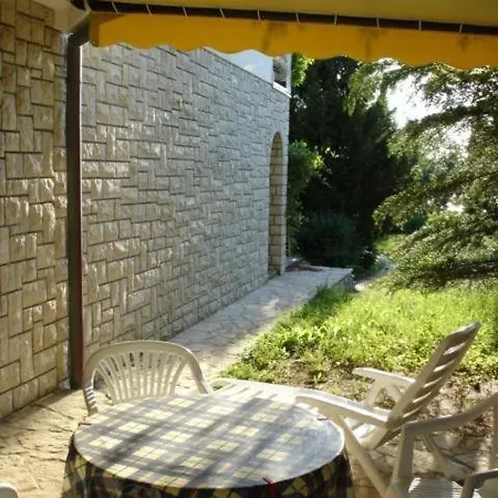 Apartment Beachfront 4526-2 Punat