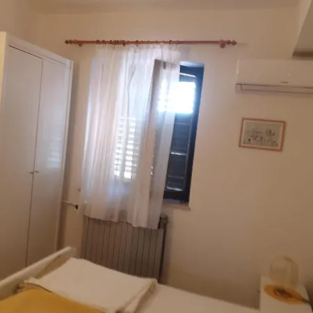 Beachfront 4526-2 Punat